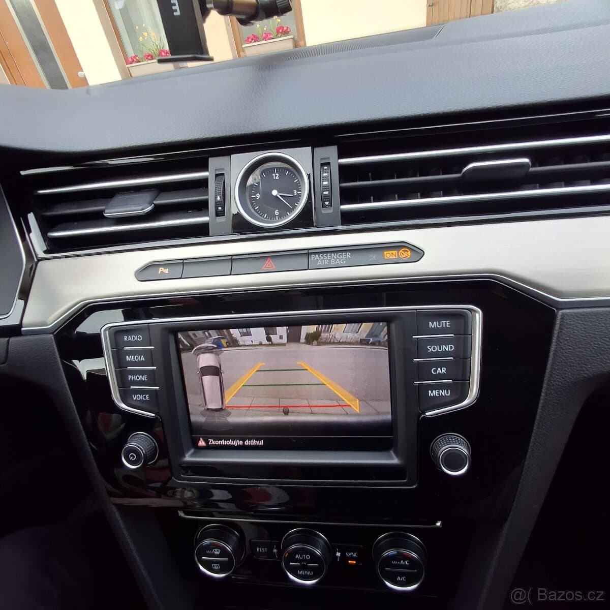 2017 Volkswagen PASSAT - 11
