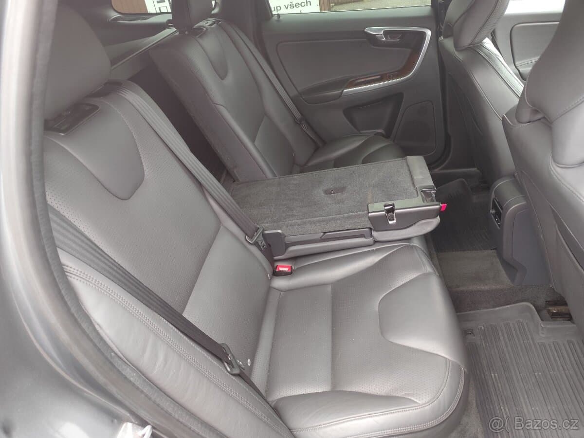 2015 Volvo XC60 - 11