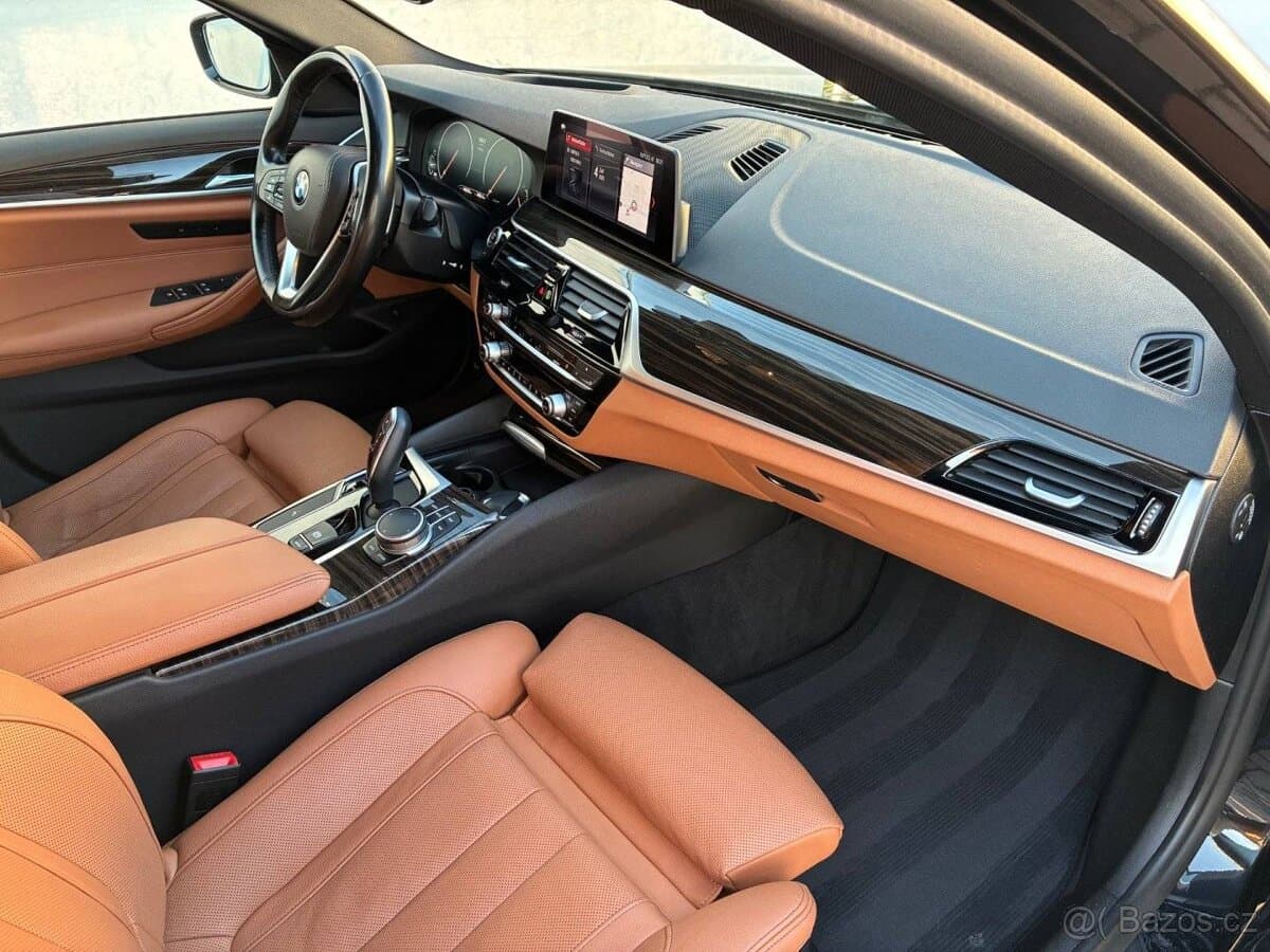 2018 BMW 5-SERIES - 11