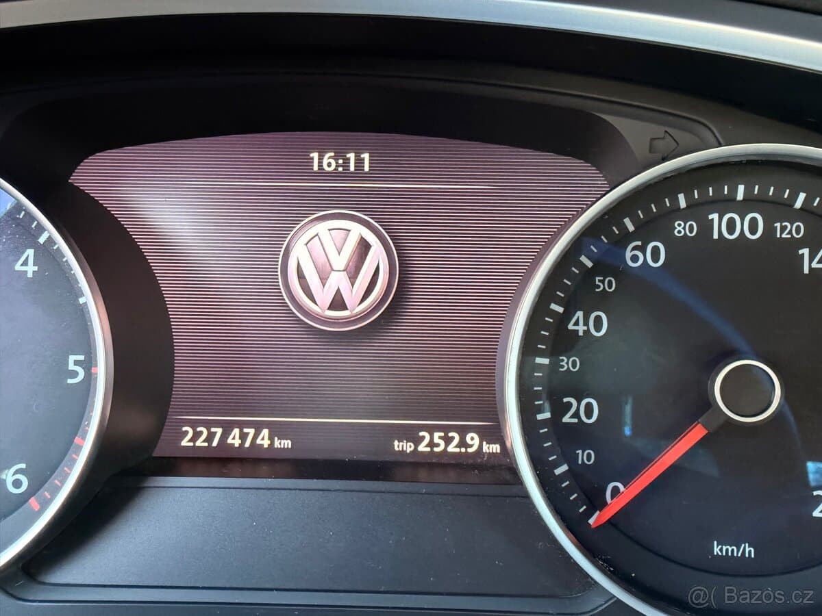 2012 Volkswagen TOUAREG - 11
