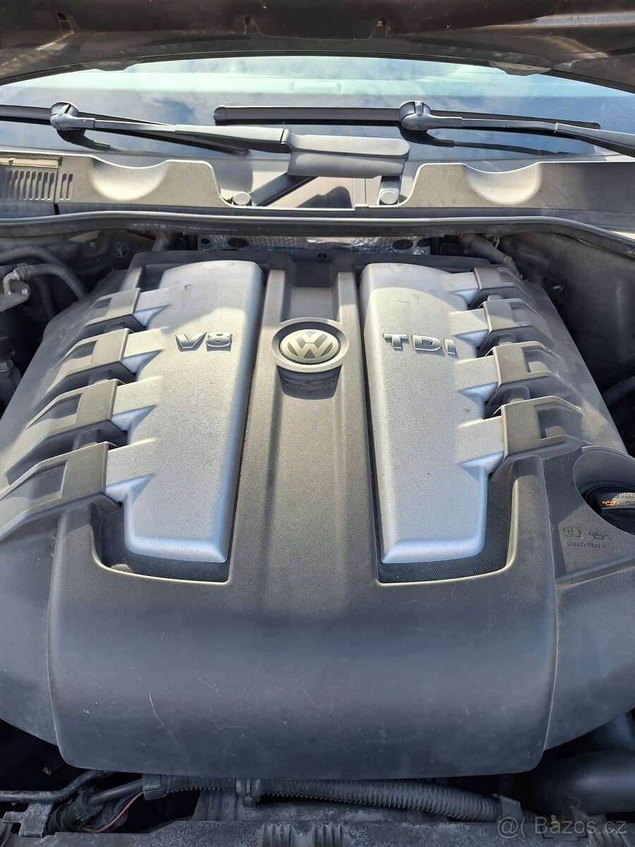 2011 Volkswagen TOUAREG - 11