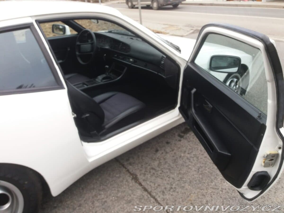 1987 Porsche 944 - 11