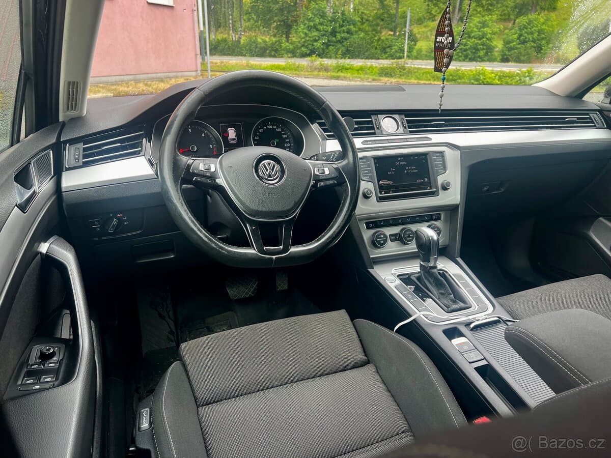 2016 Volkswagen PASSAT - 11