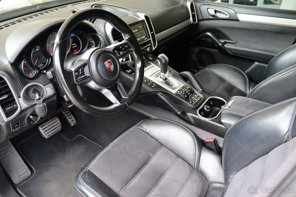 2016 Porsche CAYENNE - 11