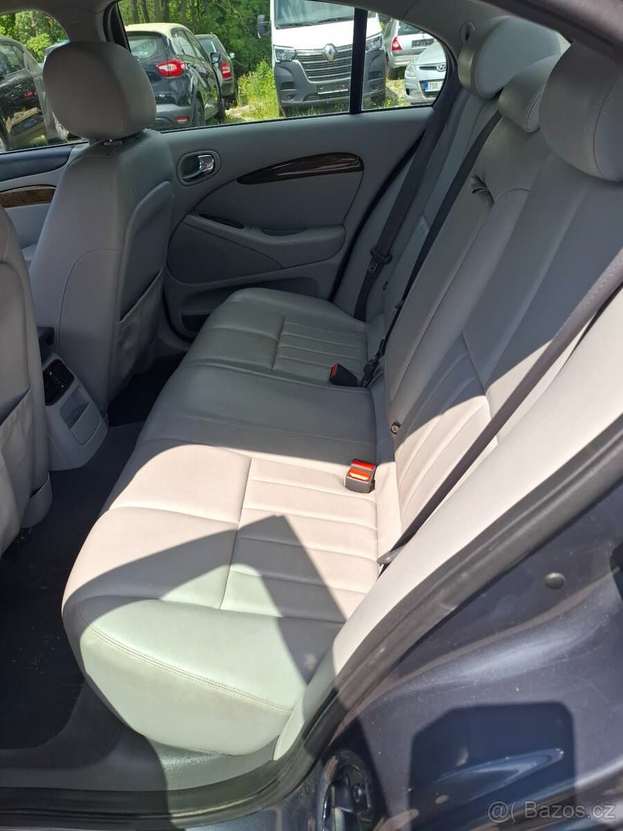 2002 Jaguar S-TYPE - 11
