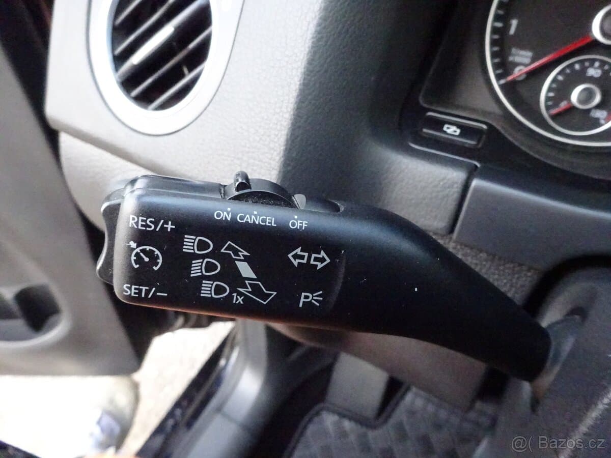 2011 Volkswagen GOLF - 11
