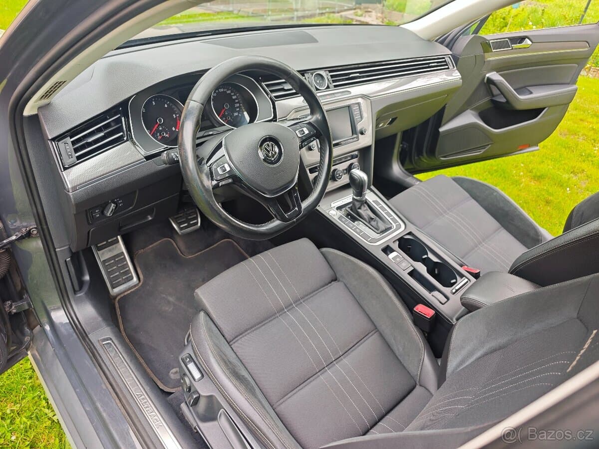 2016 Volkswagen PASSAT - 11