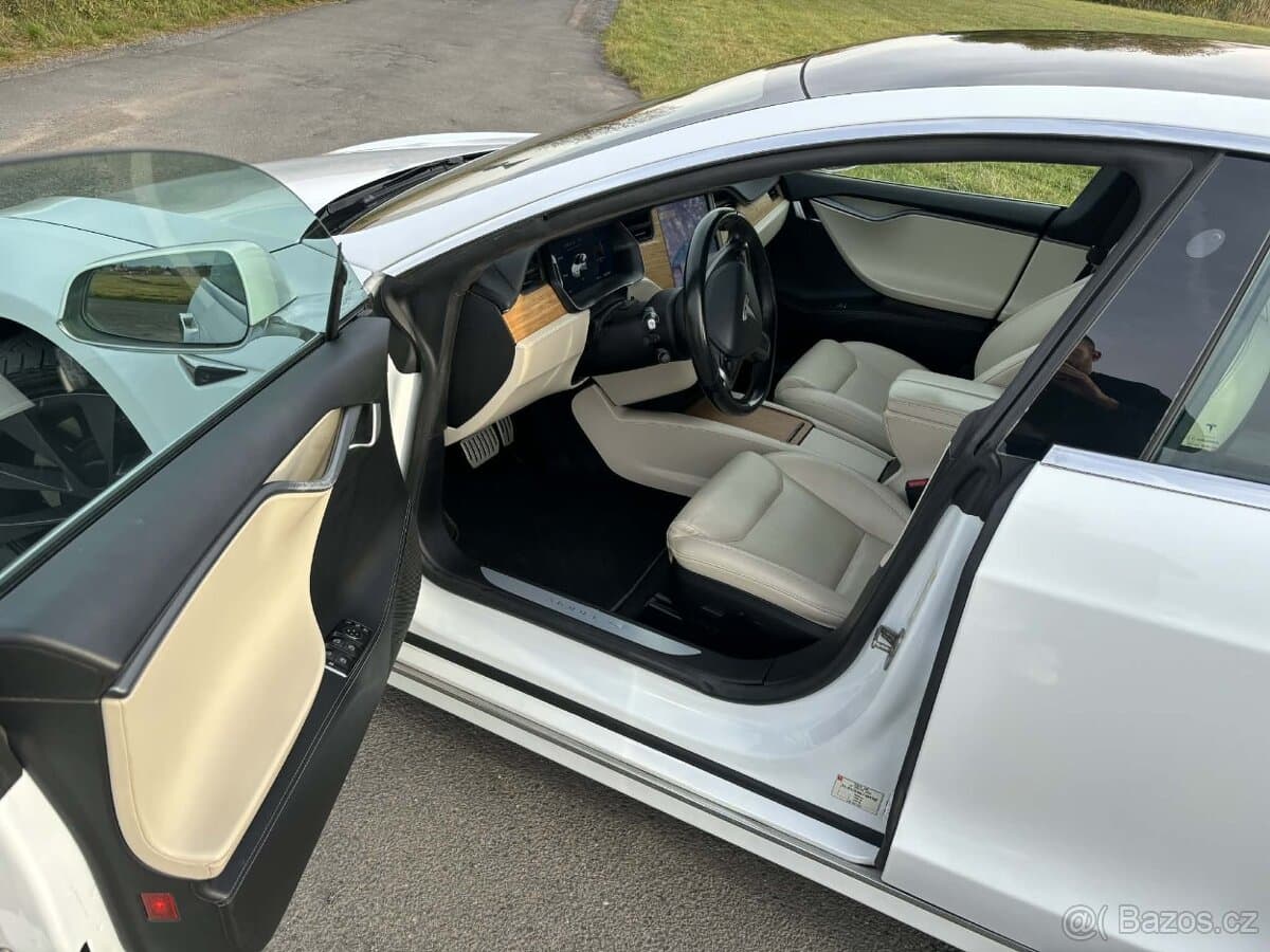 2020 Tesla MODEL S - 11