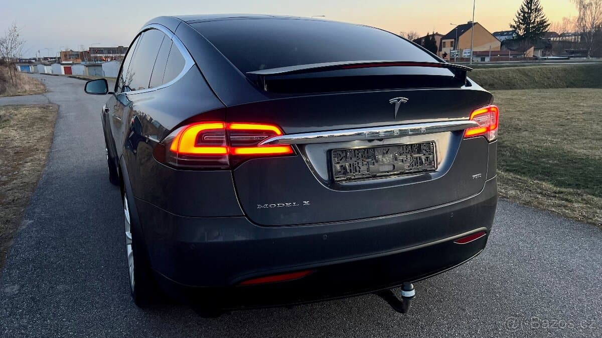 2018 Tesla MODEL X - 11