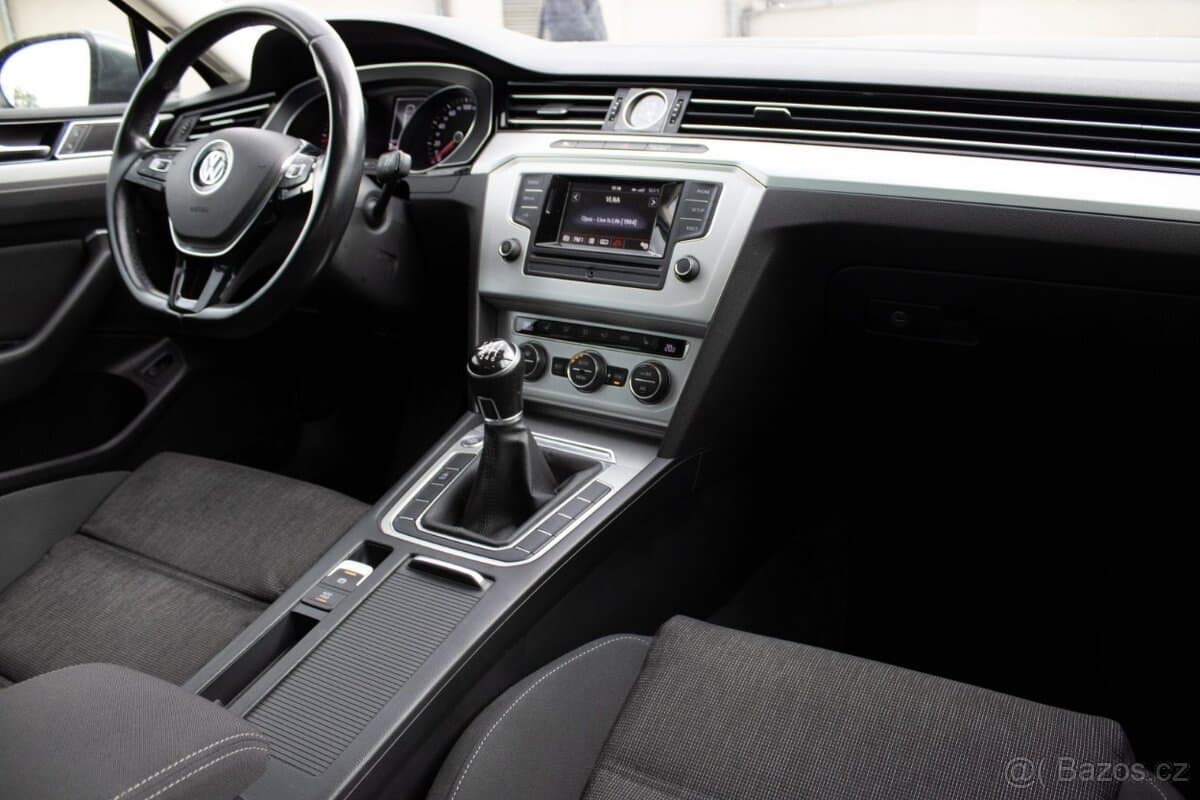 2016 Volkswagen PASSAT - 11