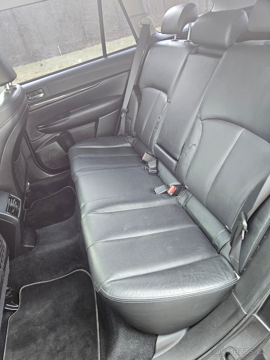2010 Subaru LEGACY - 11