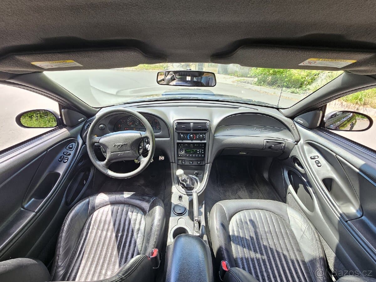 2001 Ford MUSTANG - 11
