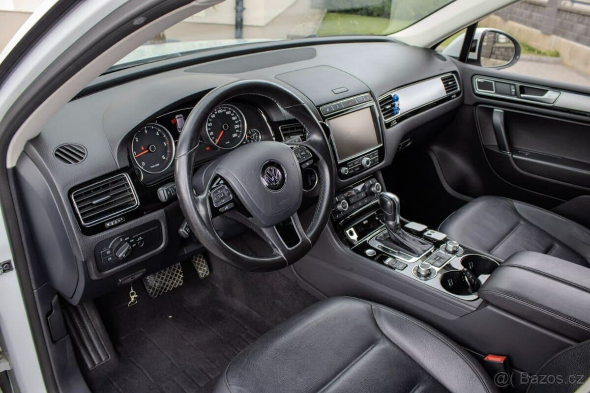2016 Volkswagen TOUAREG - 11