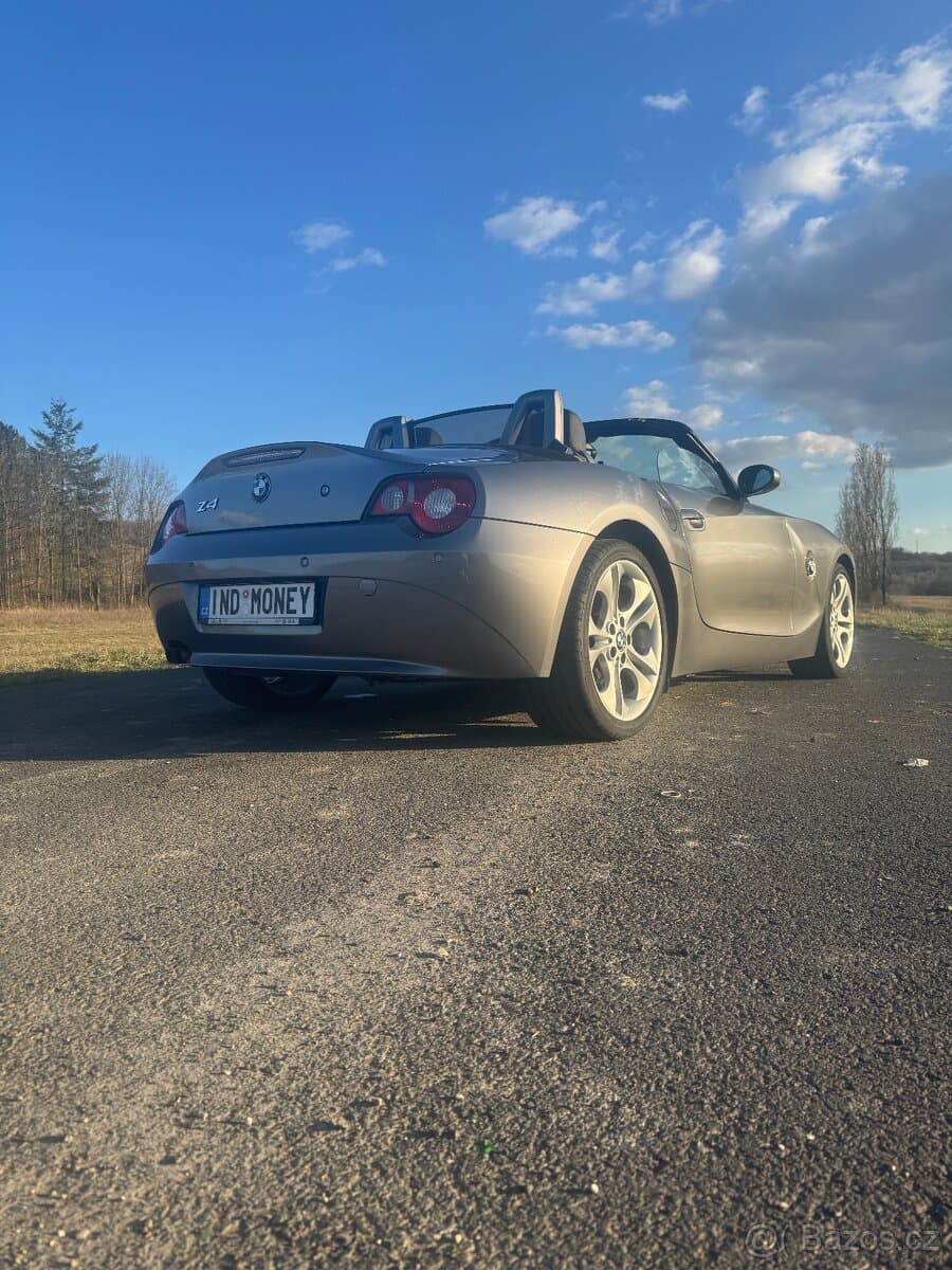 2004 BMW Z4 - 11