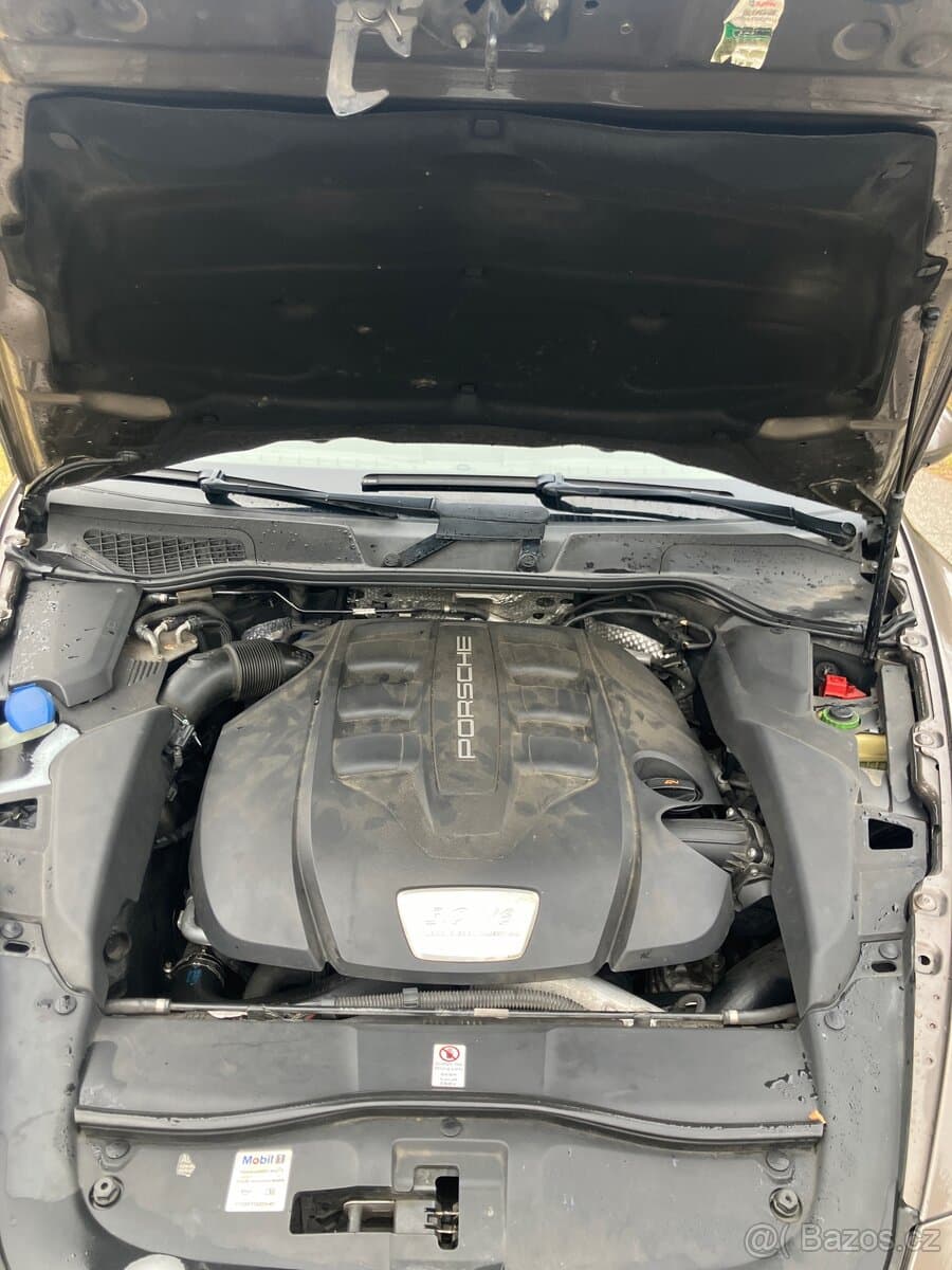 2012 Porsche CAYENNE - 11