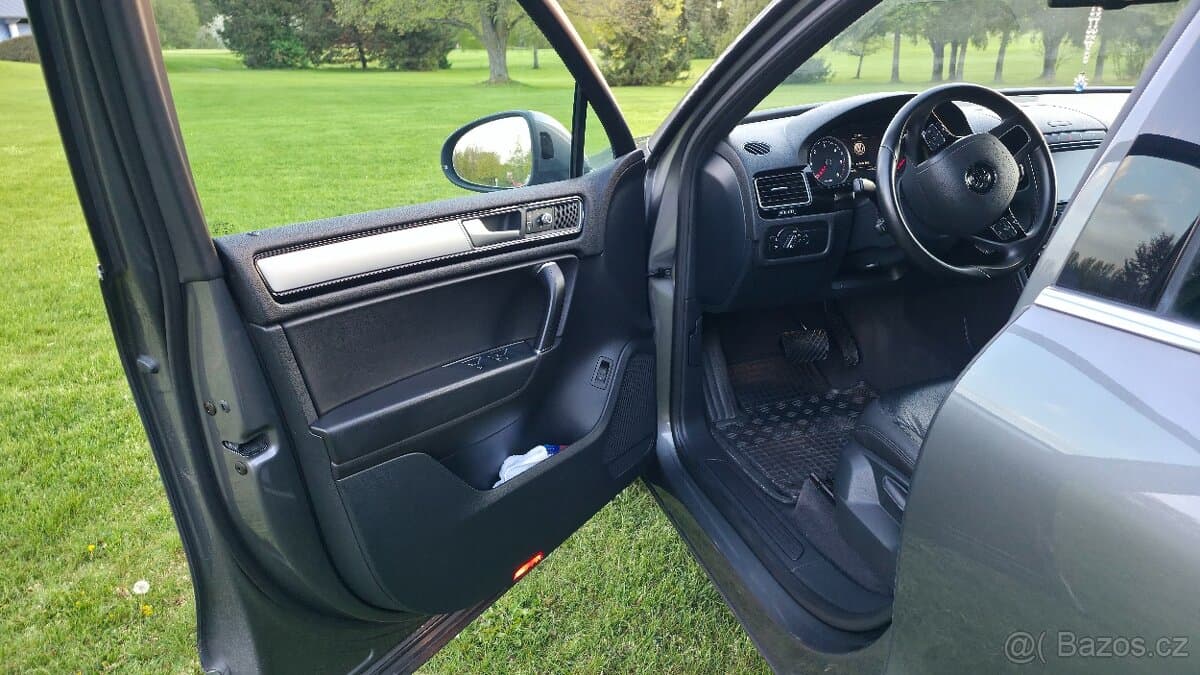 2016 Volkswagen TOUAREG - 11