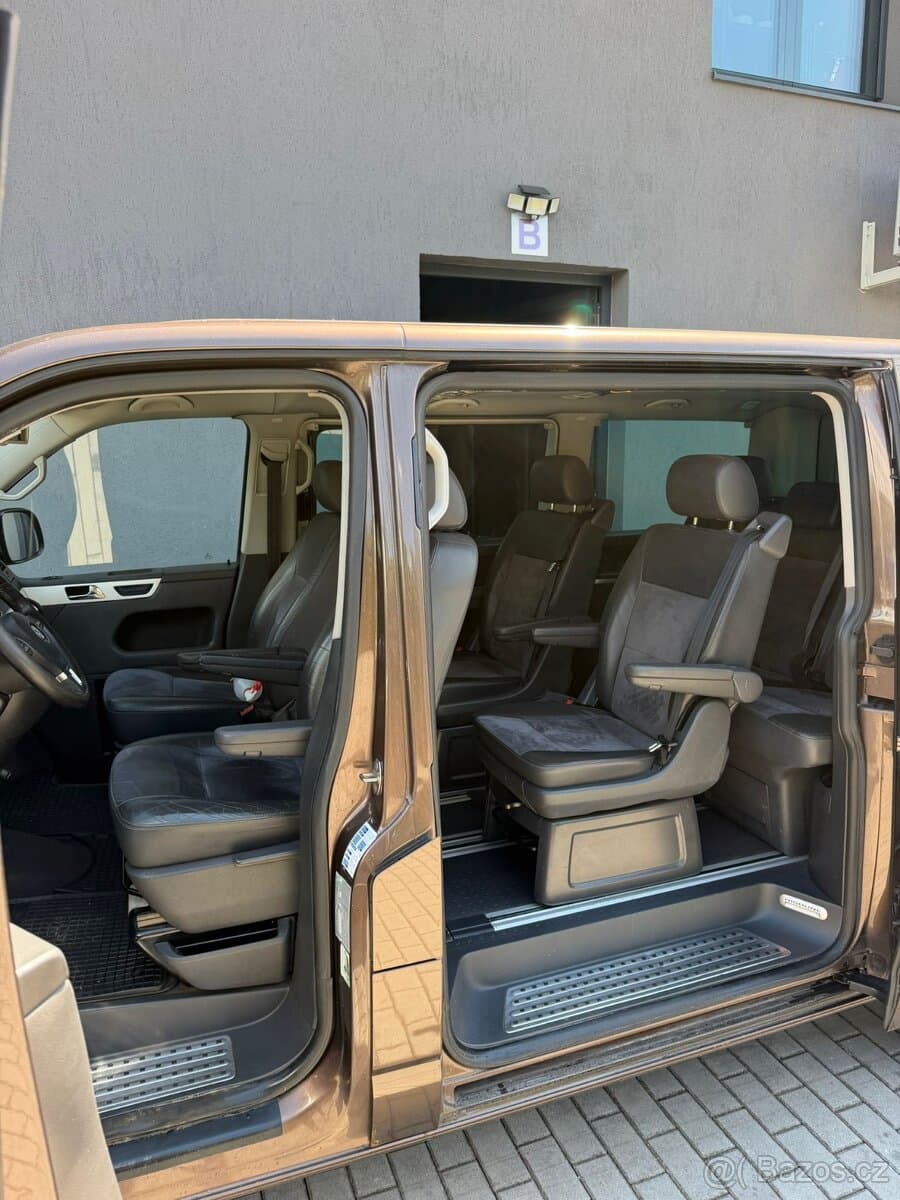 2011 Volkswagen MULTIVAN - 11
