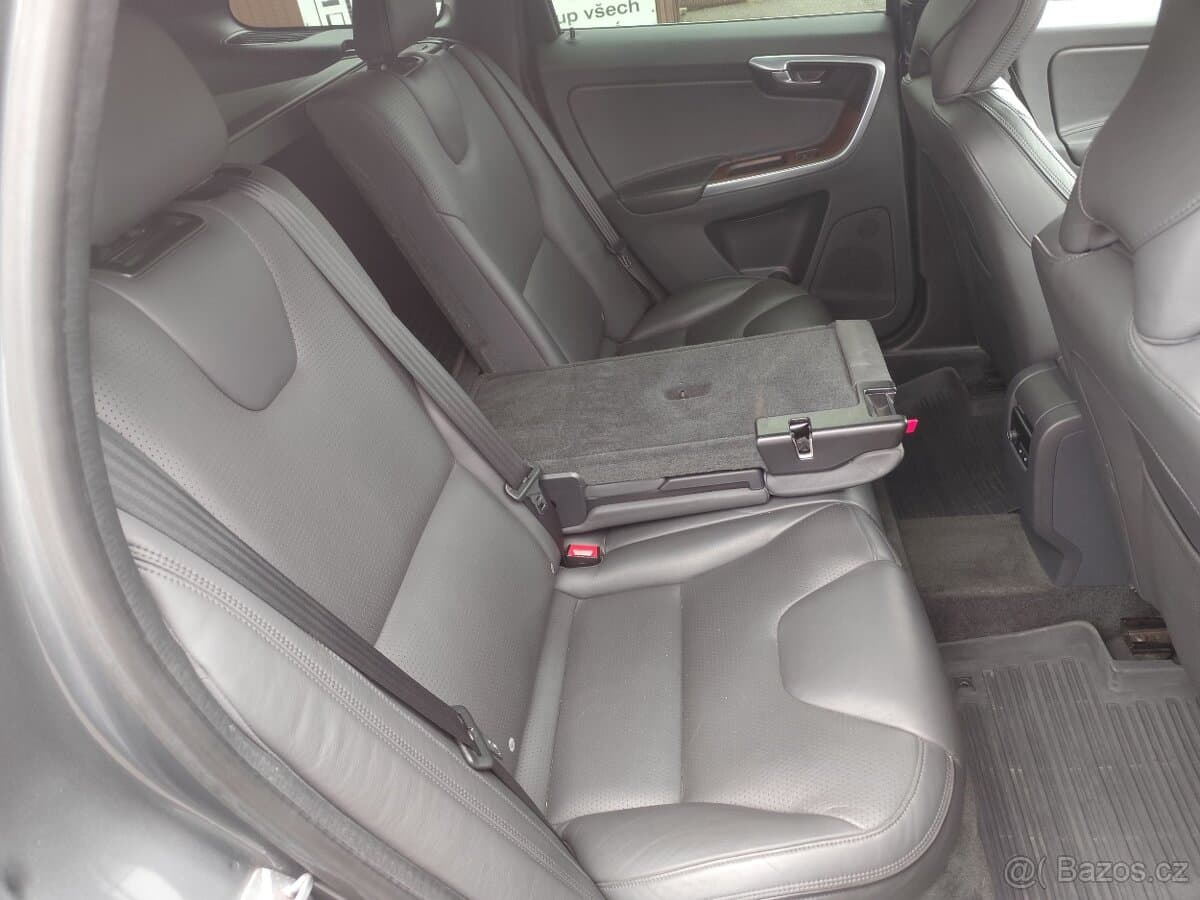 2015 Volvo XC60 - 11