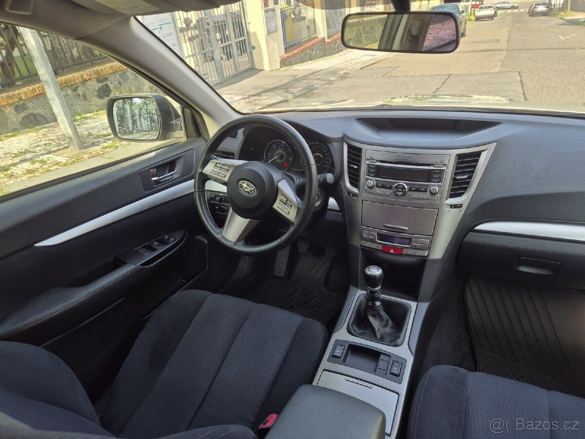 2011 Subaru OUTBACK - 11