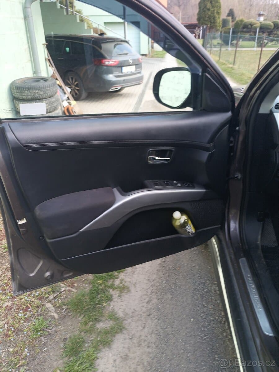 Mitsubishi OUTLANDER - 11