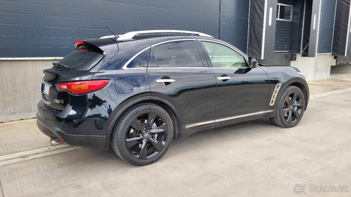 2011 Infiniti FX - 11