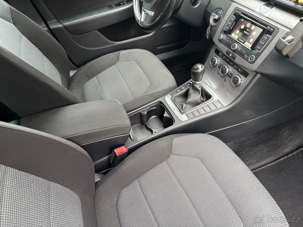 2014 Volkswagen PASSAT - 11