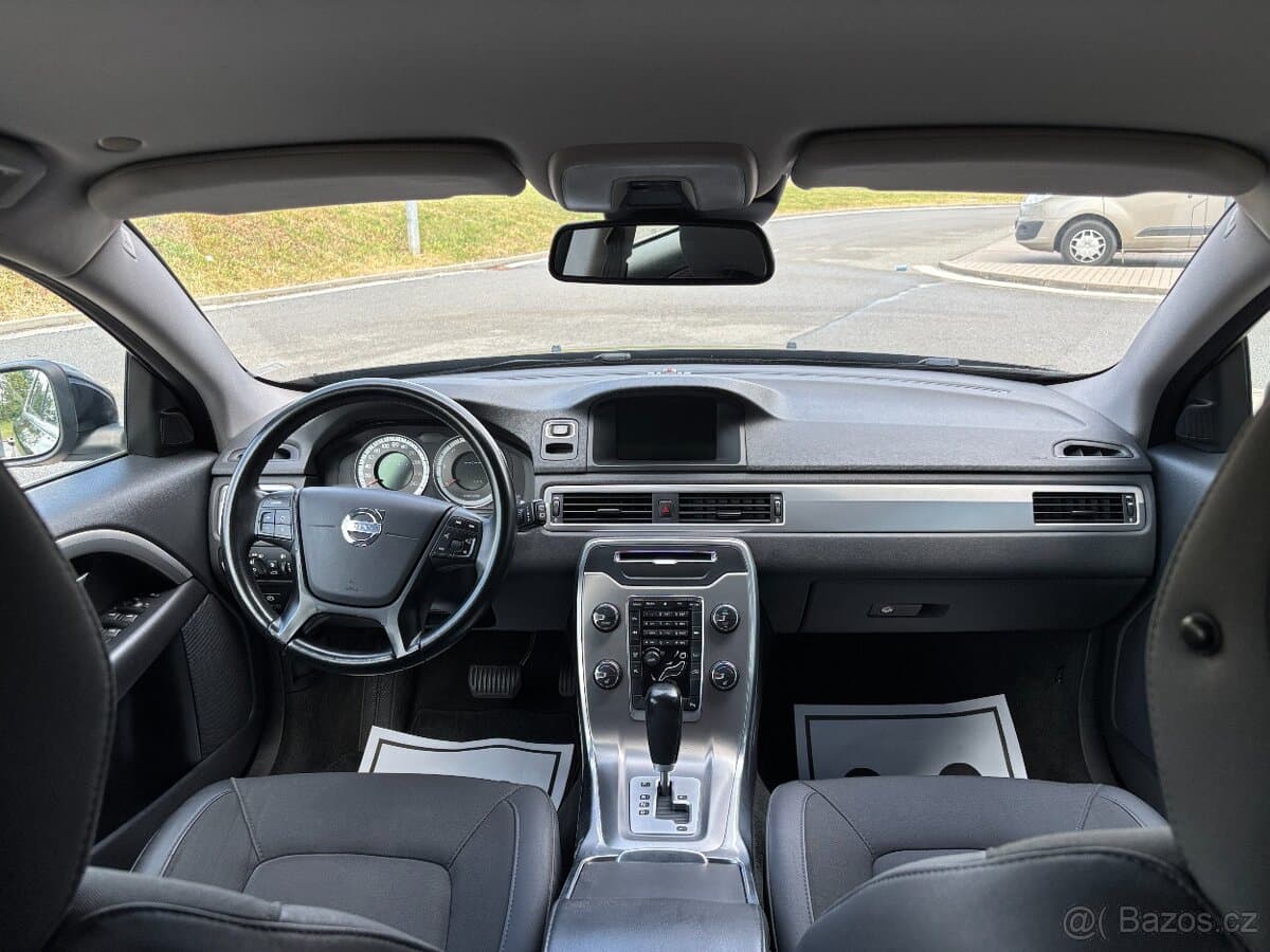 2012 Volvo V70 - 11