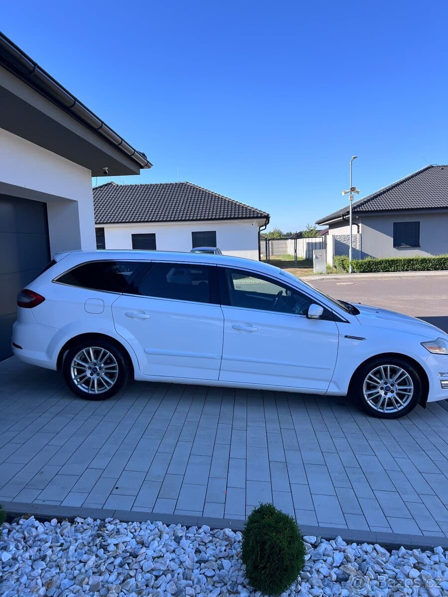 2011 Ford MONDEO - 11