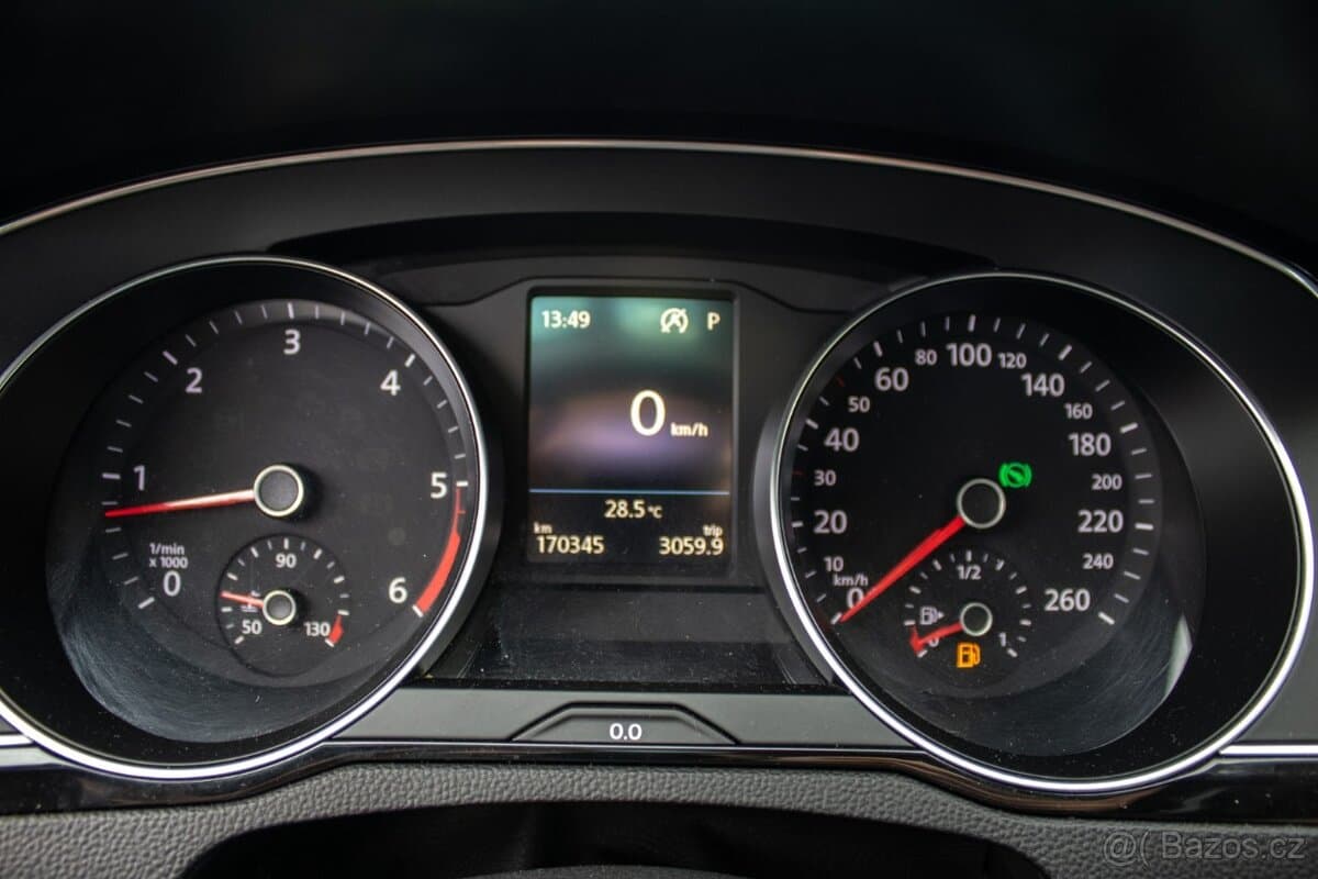 2016 Volkswagen PASSAT - 11