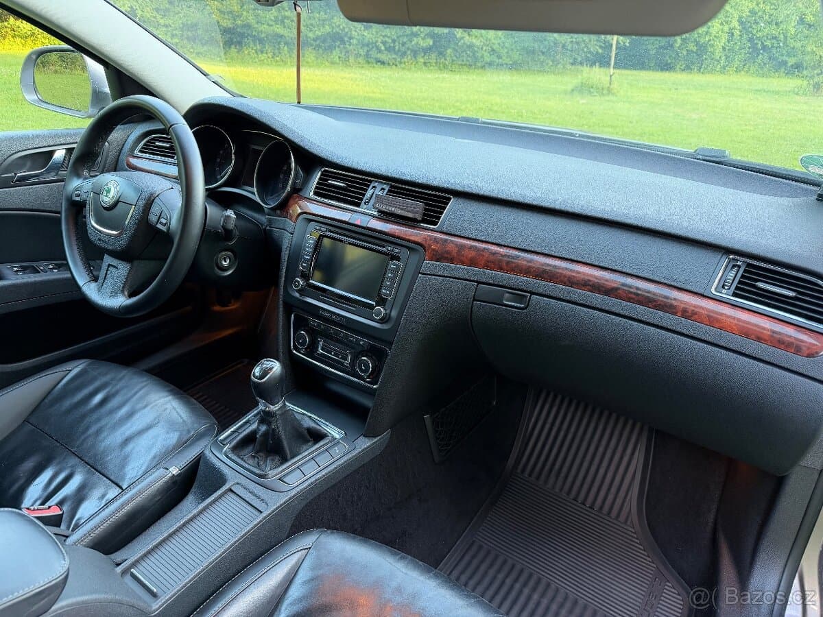 2011 Škoda SUPERB - 11