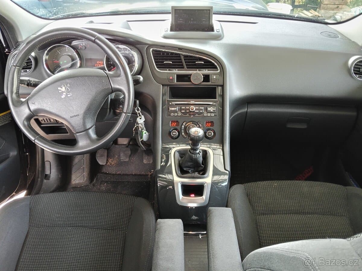 2012 Peugeot 5008 - 11