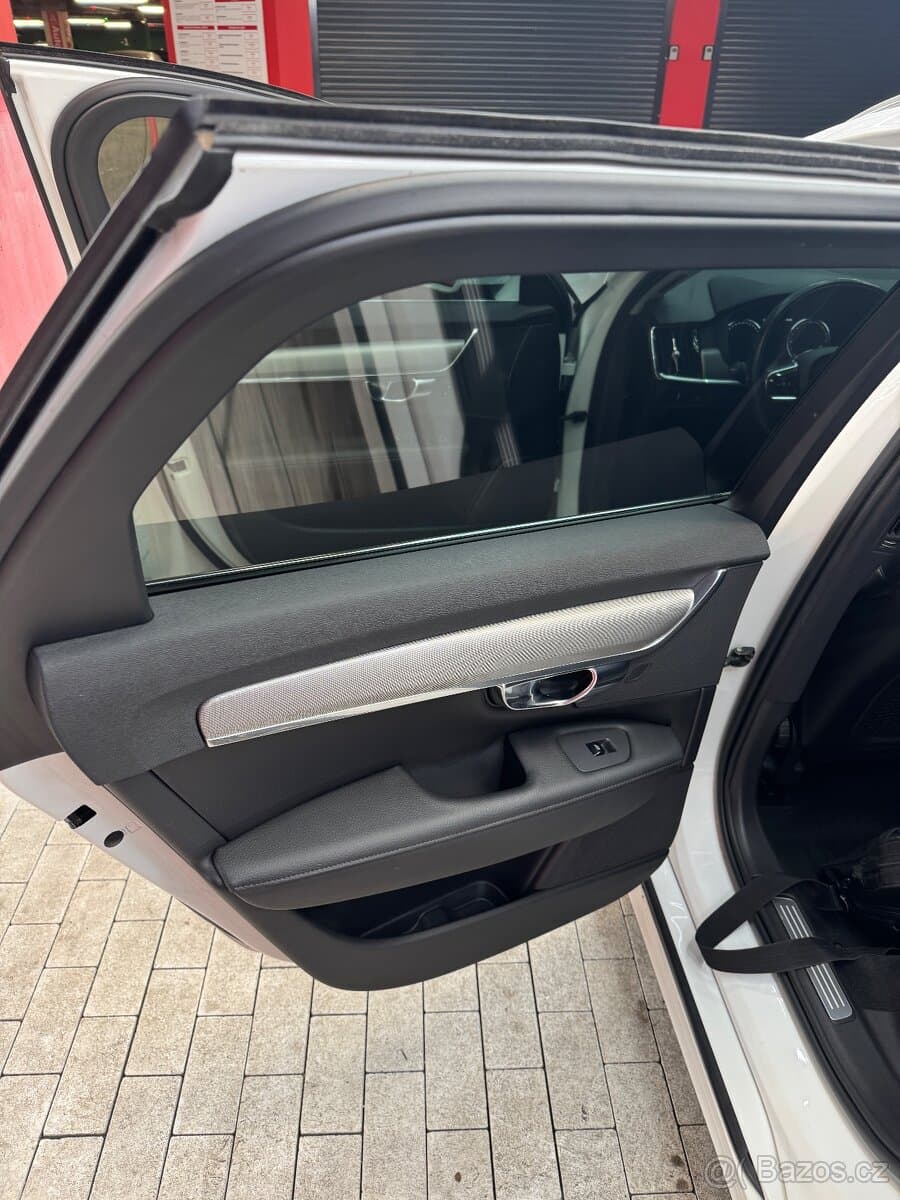 2020 Volvo V90 - 11