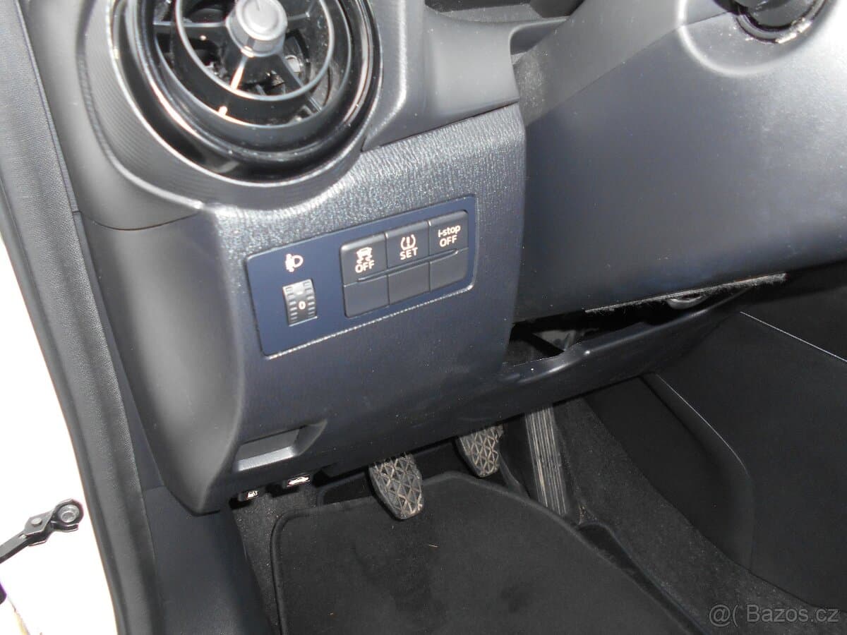 2016 Mazda 2 - 11