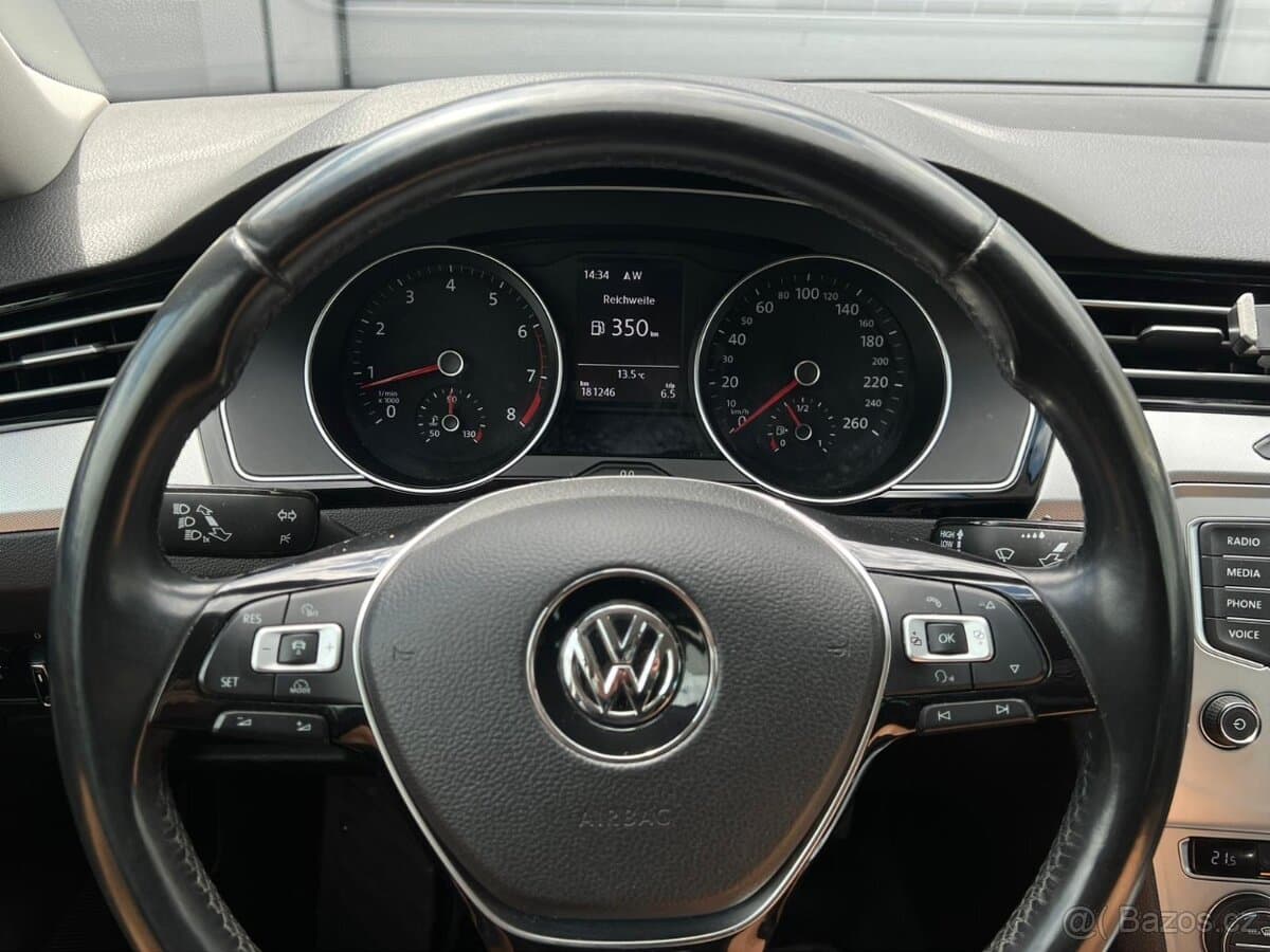 2016 Volkswagen PASSAT - 11