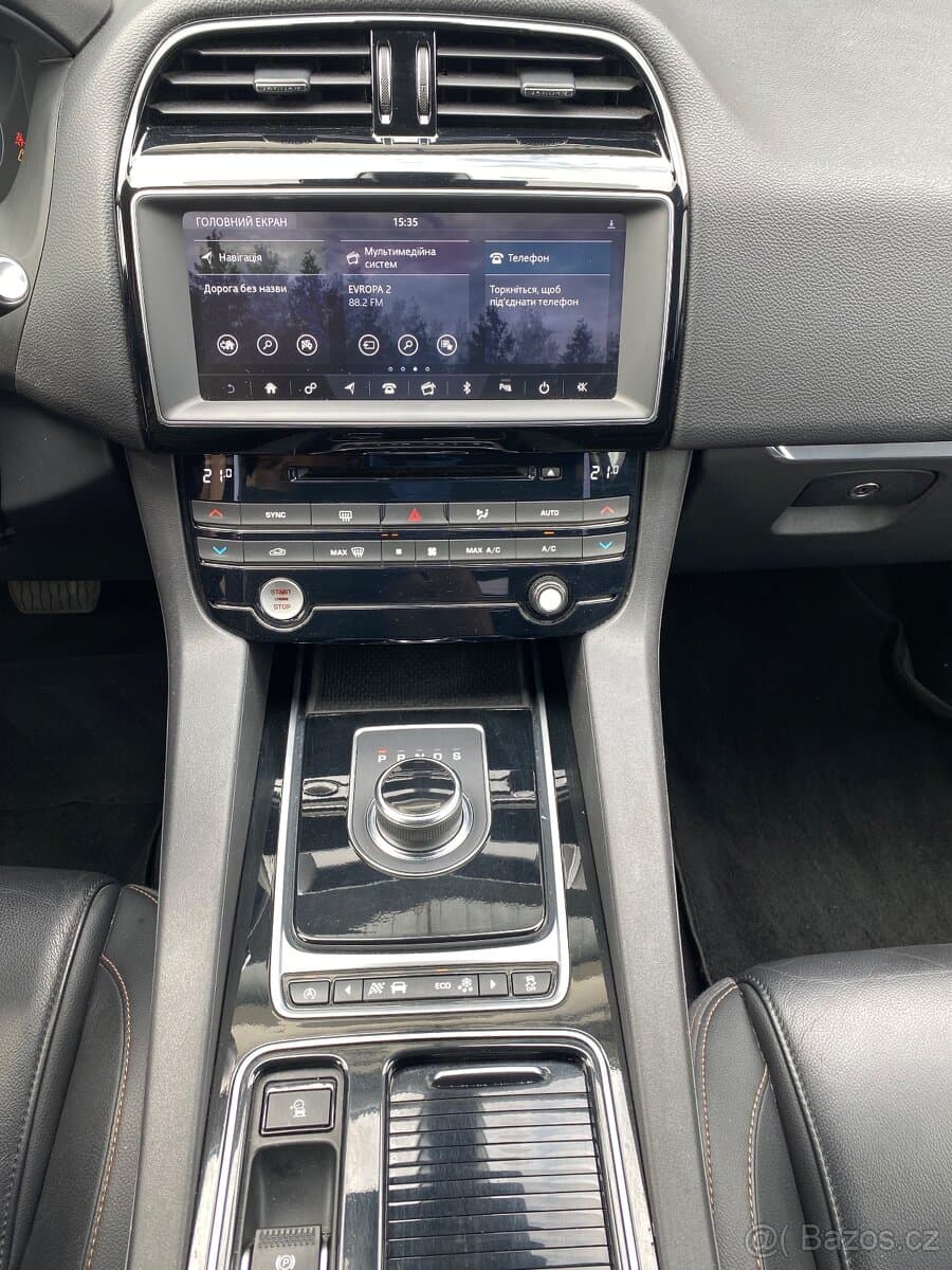 2018 Jaguar F-PACE - 11