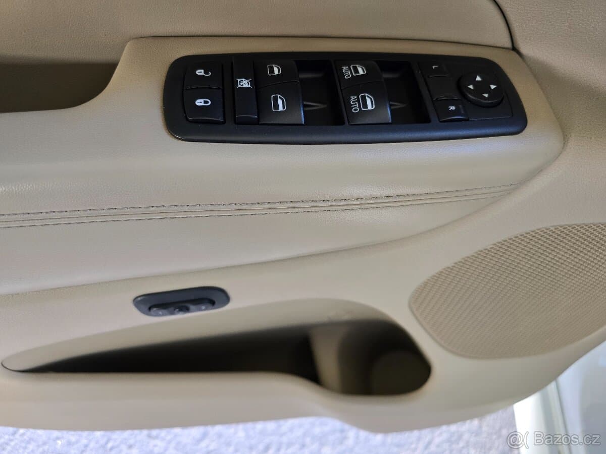 2014 Jeep CHEROKEE - 11