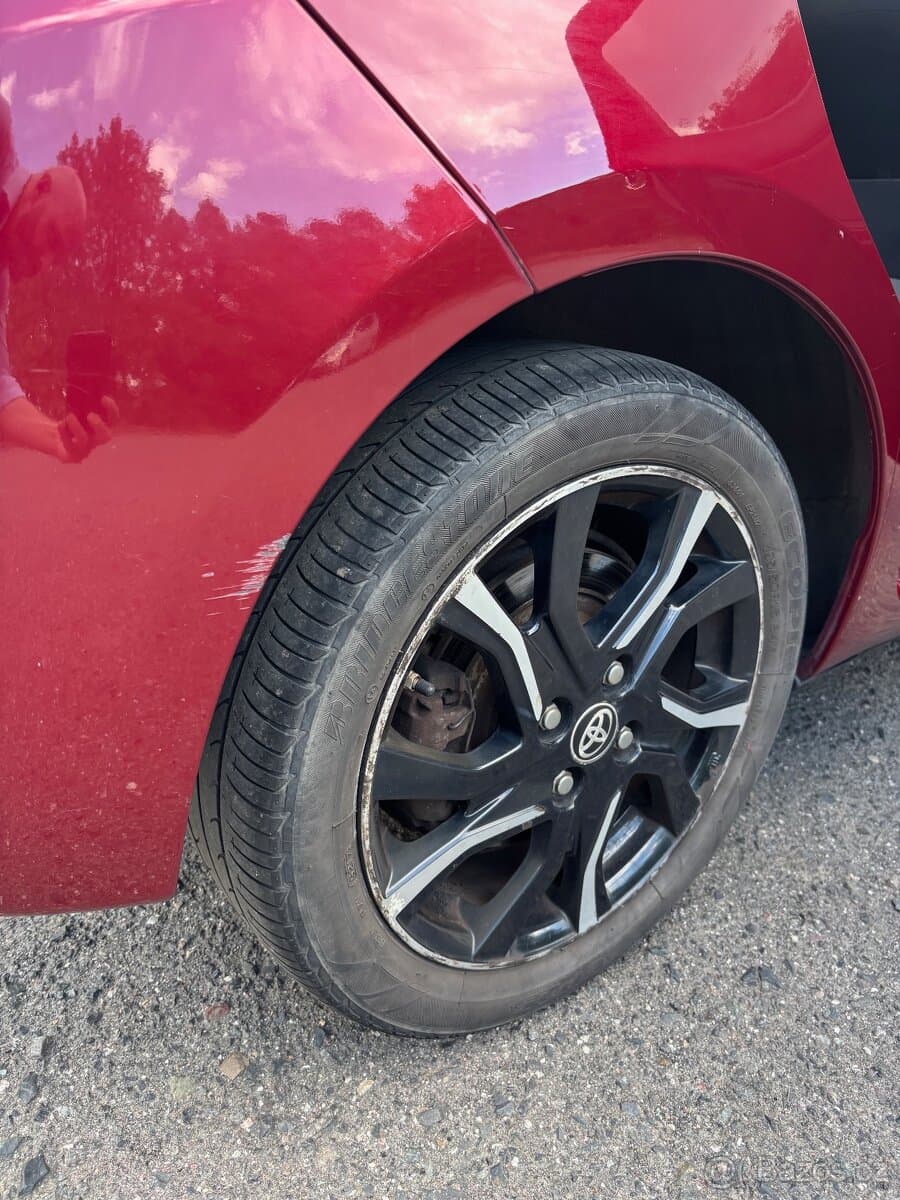 2017 Toyota YARIS - 11