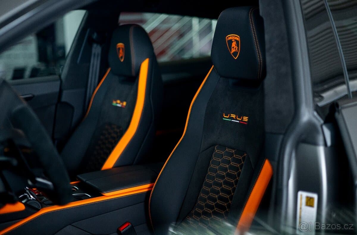 2022 Lamborghini URUS - 11