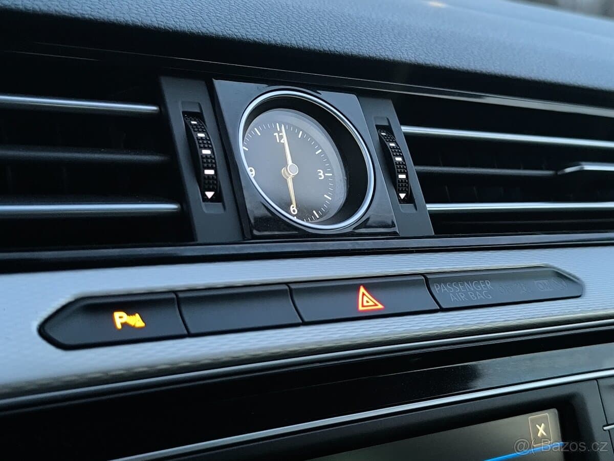 2016 Volkswagen PASSAT - 11