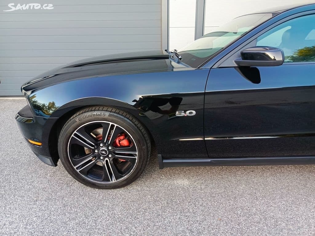 2011 Ford MUSTANG - 11