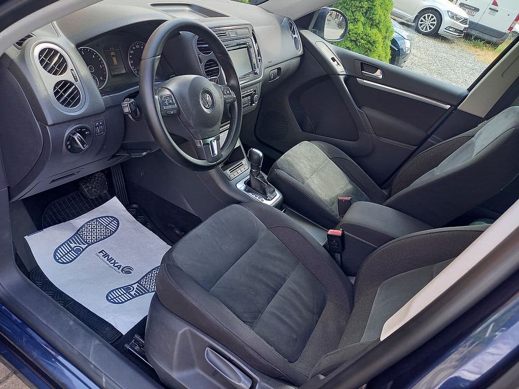 2012 Volkswagen TIGUAN - 11