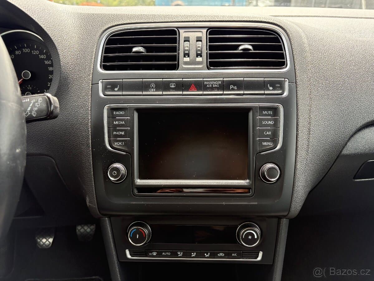 2016 Volkswagen POLO - 11