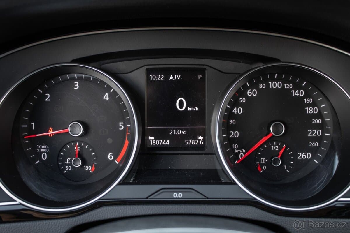 2016 Volkswagen PASSAT - 11