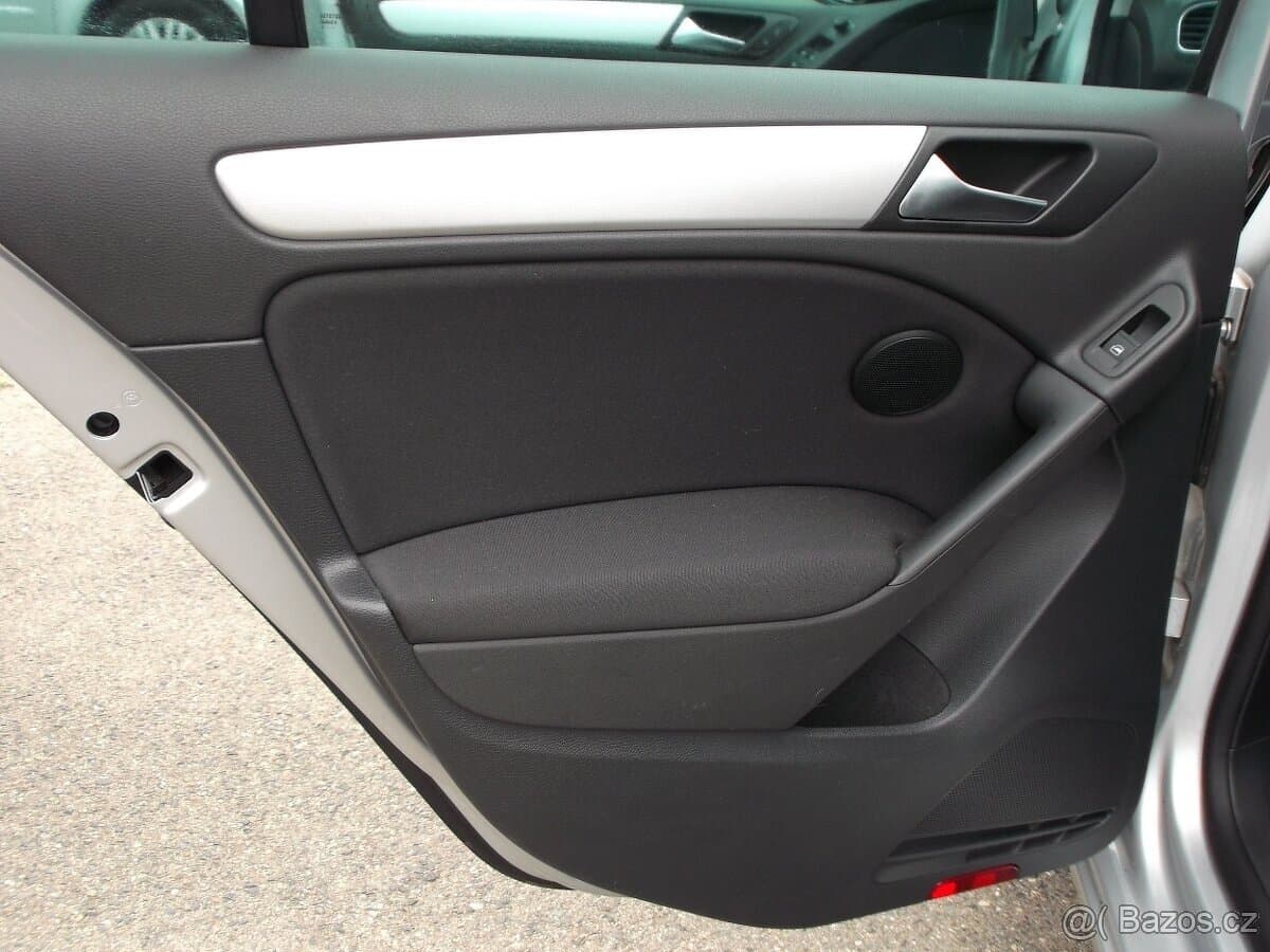 2011 Volkswagen GOLF - 11