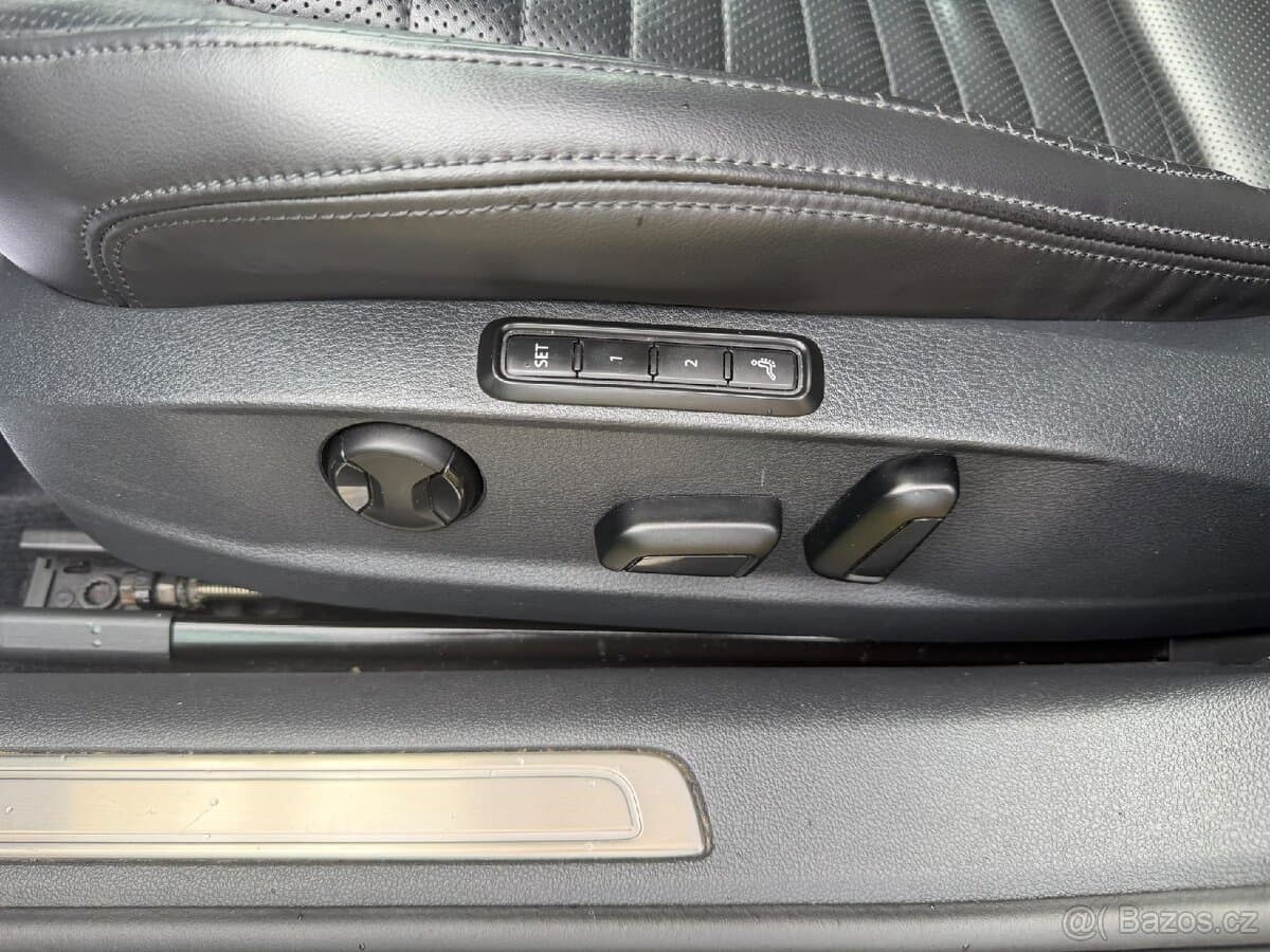 2016 Volkswagen PASSAT - 11