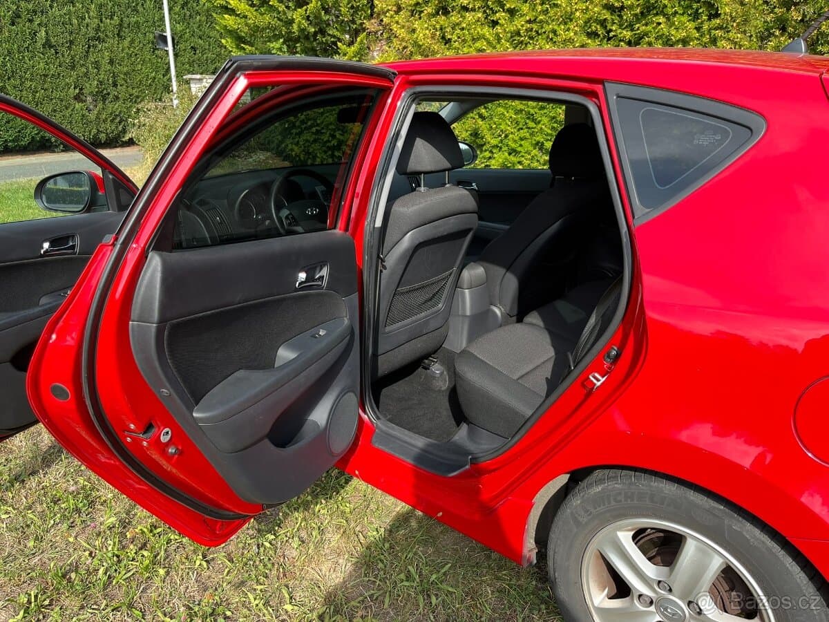 2010 Hyundai i30 - 11