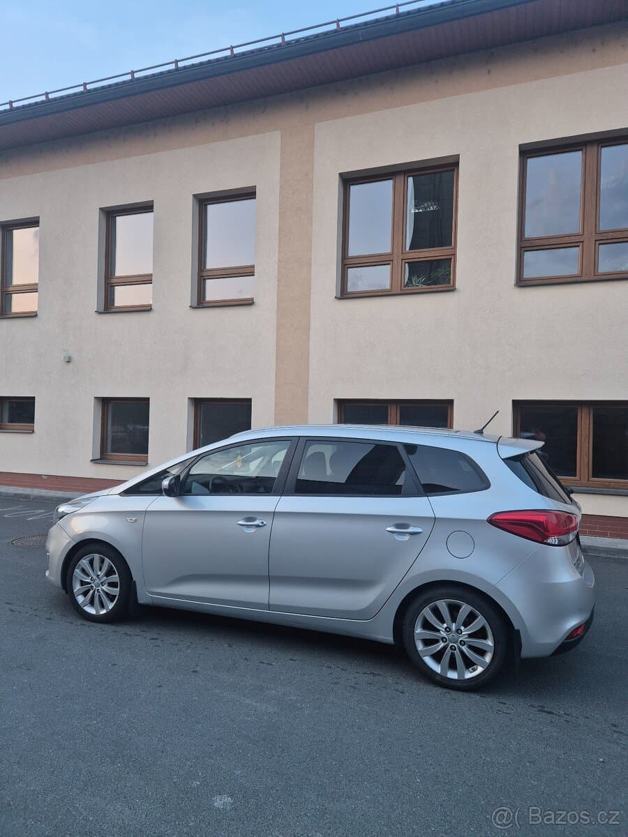 2015 Kia CARENS - 11