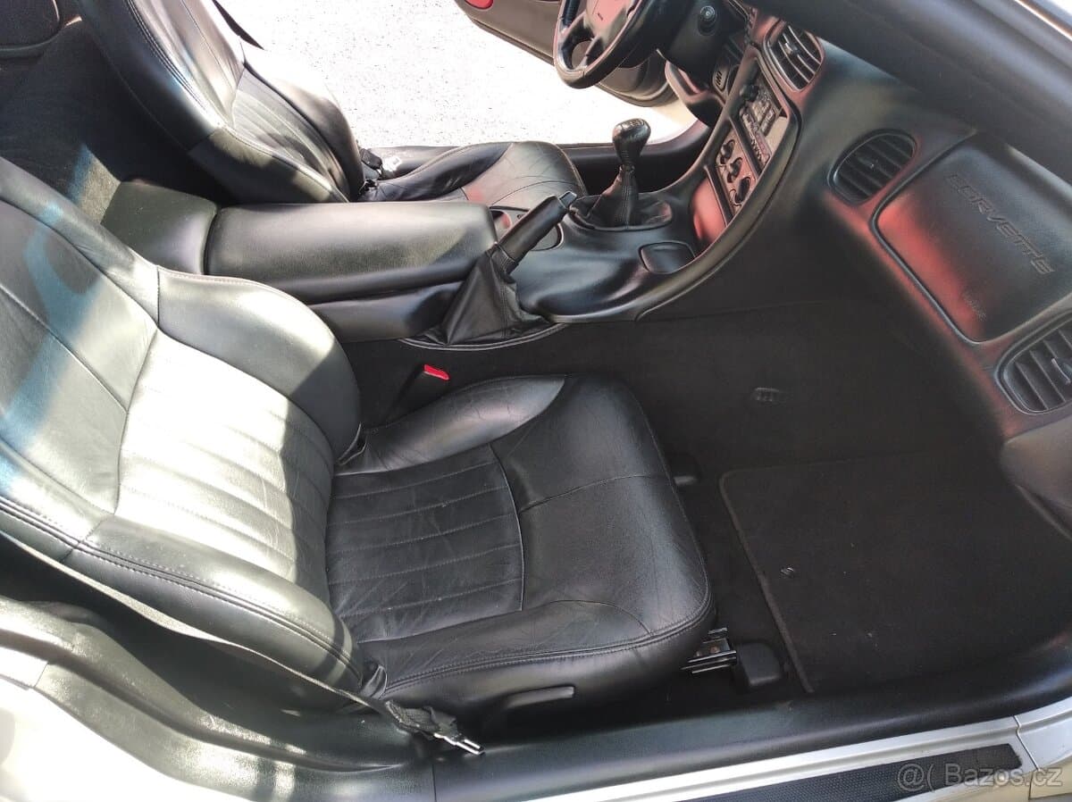 2001 Chevrolet CORVETTE - 11