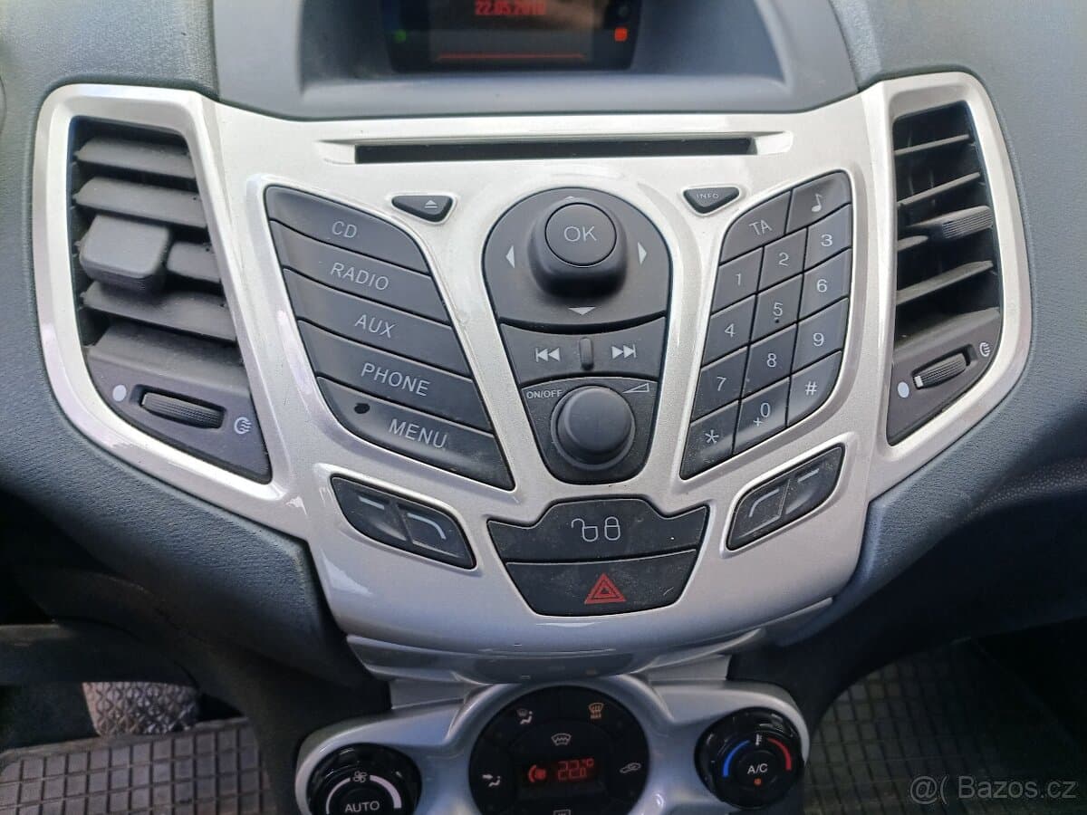 2010 Ford FIESTA - 11