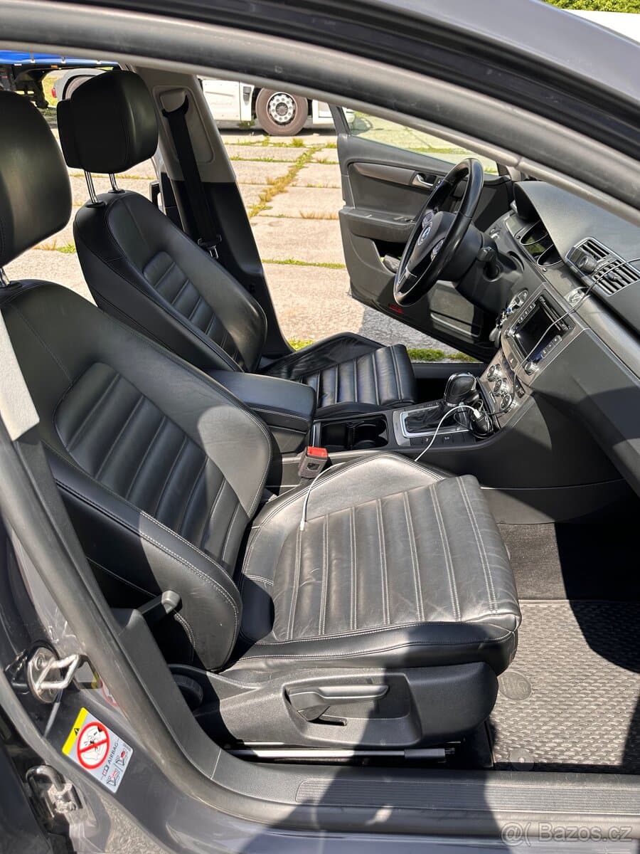 2013 Volkswagen PASSAT - 11